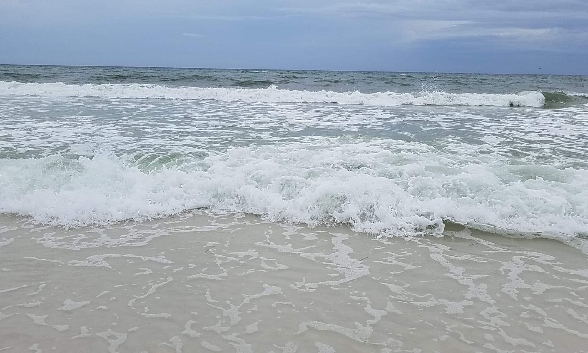 A picture of ocean waves crashing on the beach